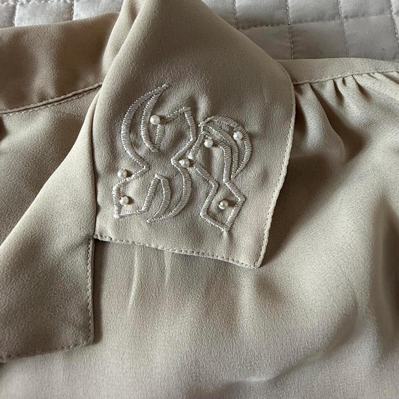 Vtg 80s Essex Junction Beige shirt with embroidered lace collar Peral Buttons - Picture 4 of 10